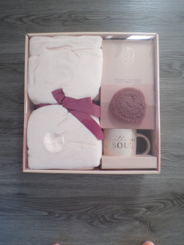 New boxed gift set - new,